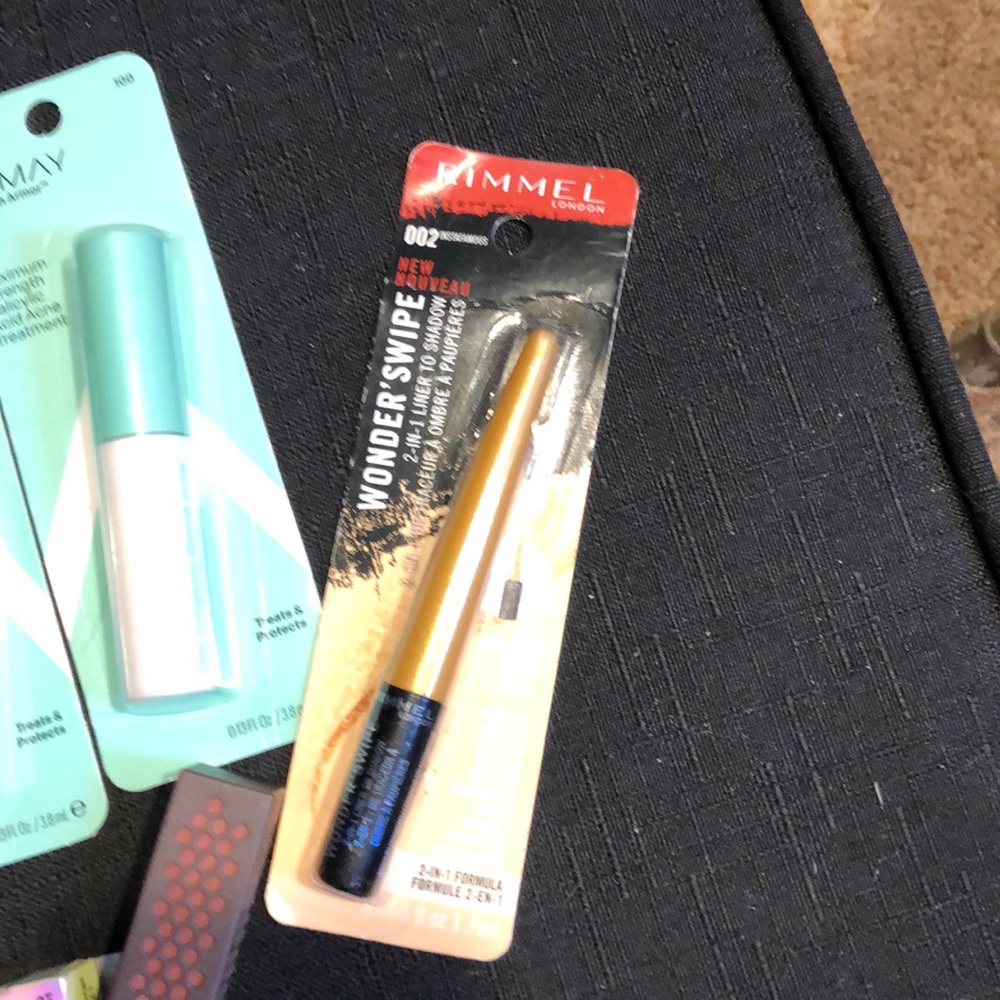 Make Up Bundle - Picture 2 of 6
